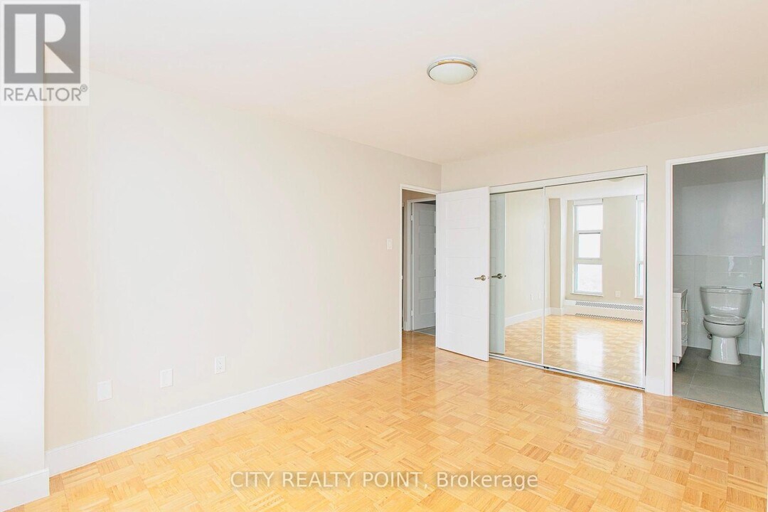 666 Spadina Ave. in Toronto, ON - Building Photo