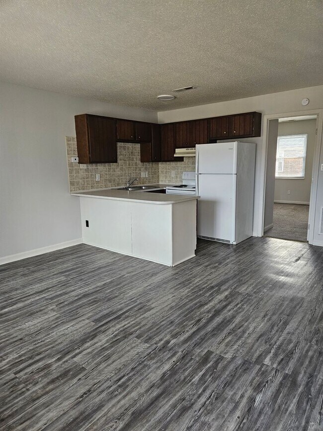 509 Green Valley Dr in Mount Vernon, IN - Foto de edificio - Building Photo