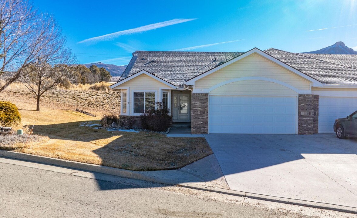35 E Ridge Ct in Parachute, CO - Building Photo