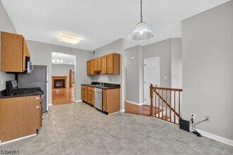 535 Coventry Dr in Nutley, NJ - Building Photo - Building Photo