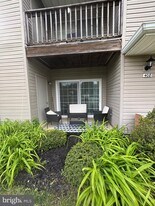 408 Firethorne Ct in Washington Township, NJ - Building Photo