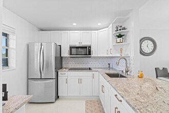 2800 NW 47th Terrace in Lauderdale Lakes, FL - Building Photo - Building Photo