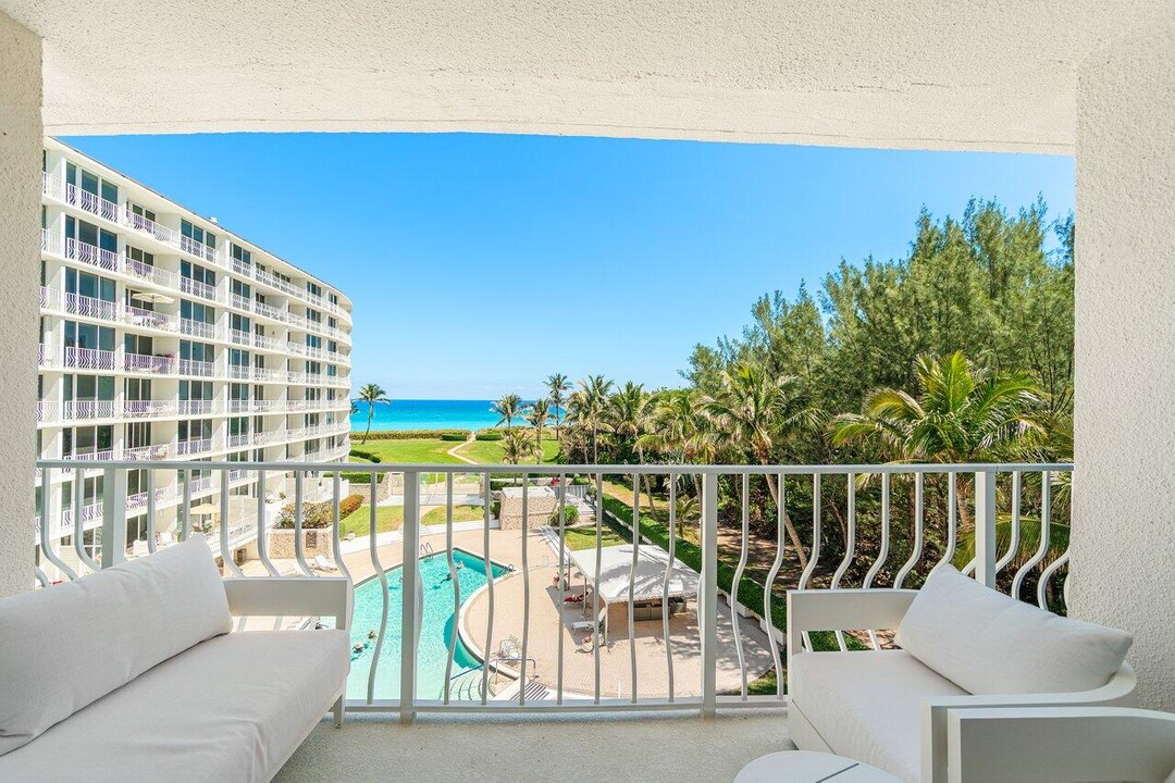 2774 S Ocean Blvd in Palm Beach, FL - Building Photo