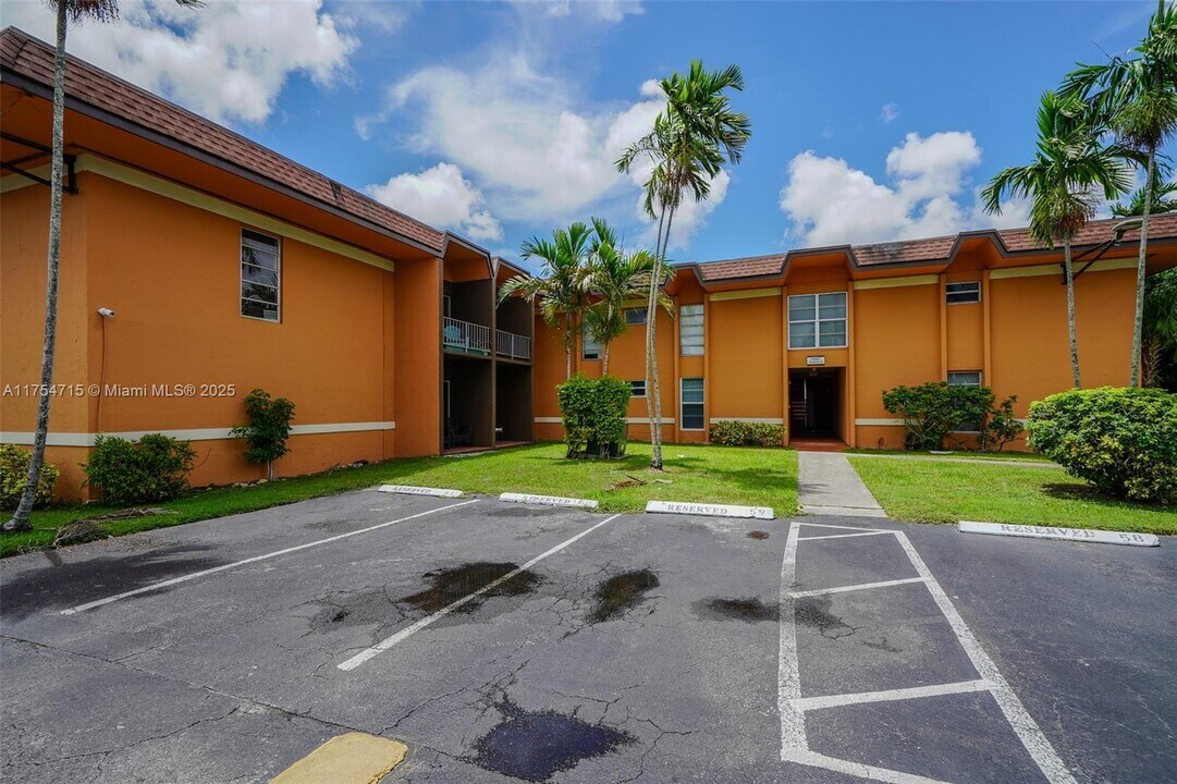 9487 SW 76th St in Miami, FL - Building Photo
