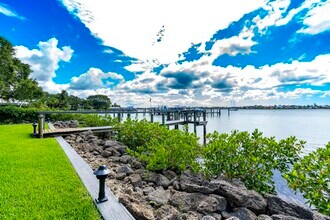 624 SW St Lucie Crescent in Stuart, FL - Building Photo - Building Photo