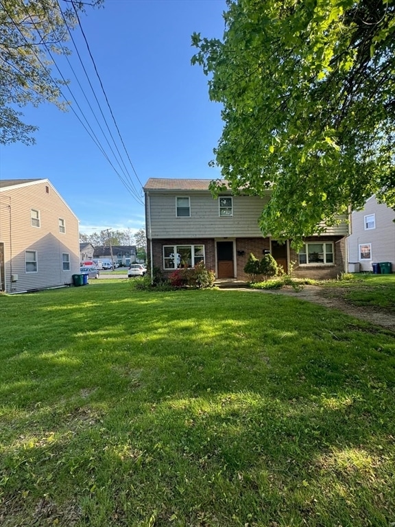 112 Rowe St in Newton, MA - Building Photo - Building Photo