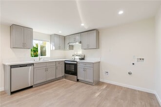 10528 Hillhaven Ave in Los Angeles, CA - Building Photo - Building Photo