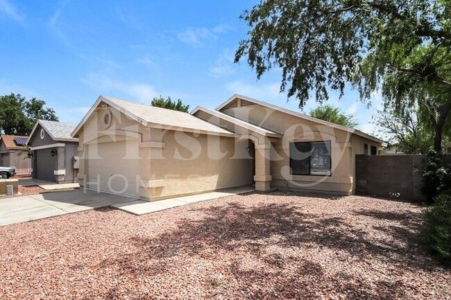 3145 W Crest Ln in Phoenix, AZ - Building Photo - Building Photo