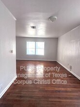 429 Waverly Dr in Corpus Christi, TX - Building Photo - Building Photo