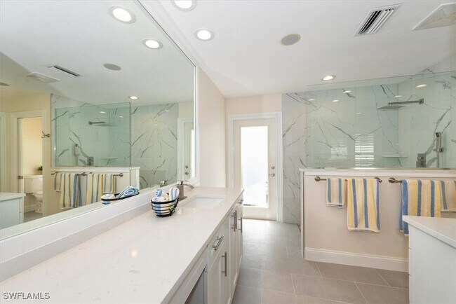 property at 2252 Royal Ln