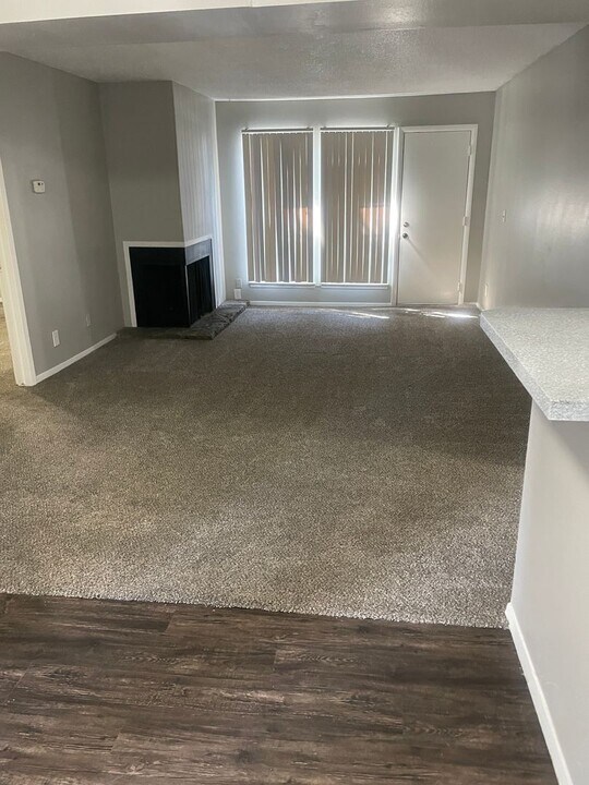 2407 E 55th Pl-Unit -2407 E. 55th Pl. Unit 68 in Tulsa, OK - Building Photo