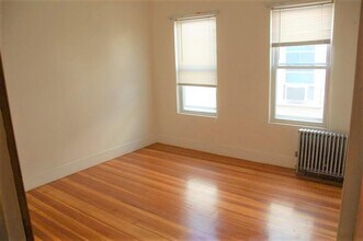 1262 Broadway, Unit 3 in Somerville, MA - Building Photo - Building Photo