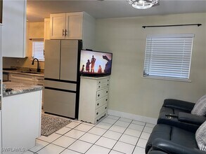 2305 Clifford St in Ft. Myers, FL - Building Photo - Building Photo