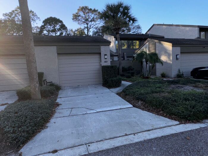 483 Meadowood Blvd in Fern Park, FL - Foto de edificio