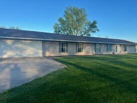 102 E Spring St in Camp Point, IL - Building Photo
