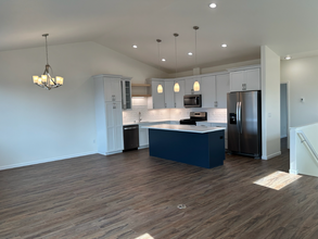 4803 Kalenka Cir in Anchorage, AK - Building Photo - Building Photo