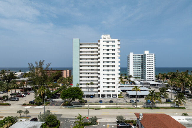 Tiffany Gardens West in Pompano Beach, FL - Building Photo - Building Photo