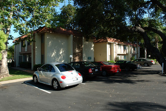 Cottage Oaks Apartments in Santa Barbara, CA - Building Photo - Building Photo