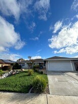 1131 Nez Perce Dr in Hollister, CA - Building Photo