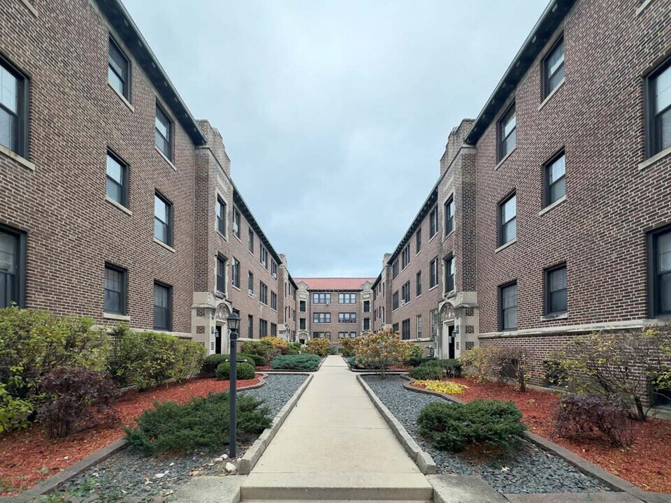 1320 Oak Ave in Evanston, IL - Building Photo