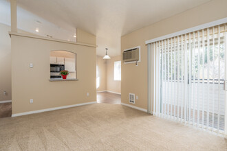 Cherry Bluffs & Cherry Ridge Apartments in Spokane, WA - Building Photo - Interior Photo