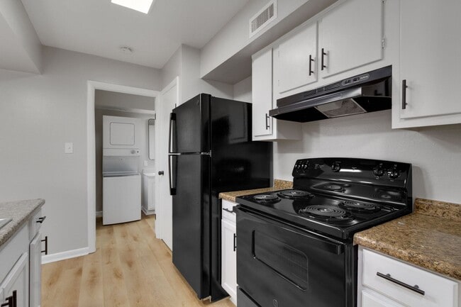 The Meadows Apartment Homes in Indianapolis, IN - Foto de edificio - Building Photo