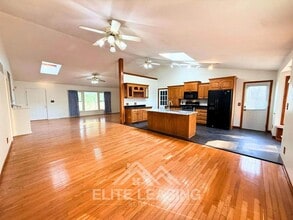 6239 SW Wanamaker Rd in Auburn, KS - Building Photo - Building Photo