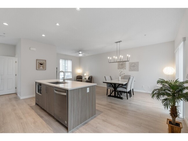 20723 Fraser Hwy in Langley, BC - Building Photo - Building Photo