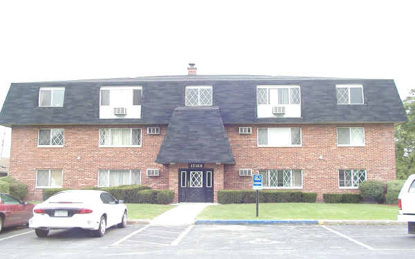 Tinley Park Condo in Tinley Park, IL - Building Photo - Building Photo