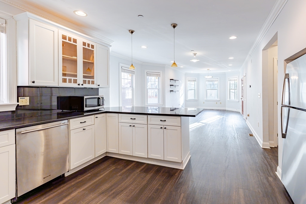 68 Line St, Unit 1 in Somerville, MA - Foto de edificio