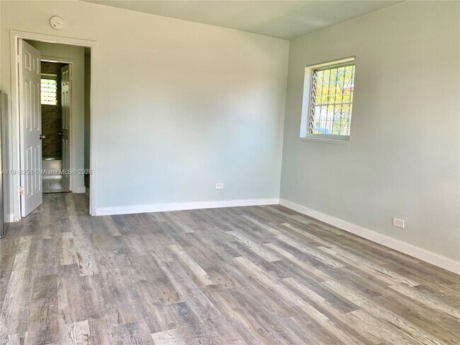 2901 NW 18th St in Fort Lauderdale, FL - Foto de edificio - Building Photo