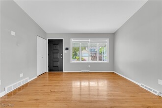 14208 Sheldon Blvd in Brook Park, OH - Building Photo - Building Photo
