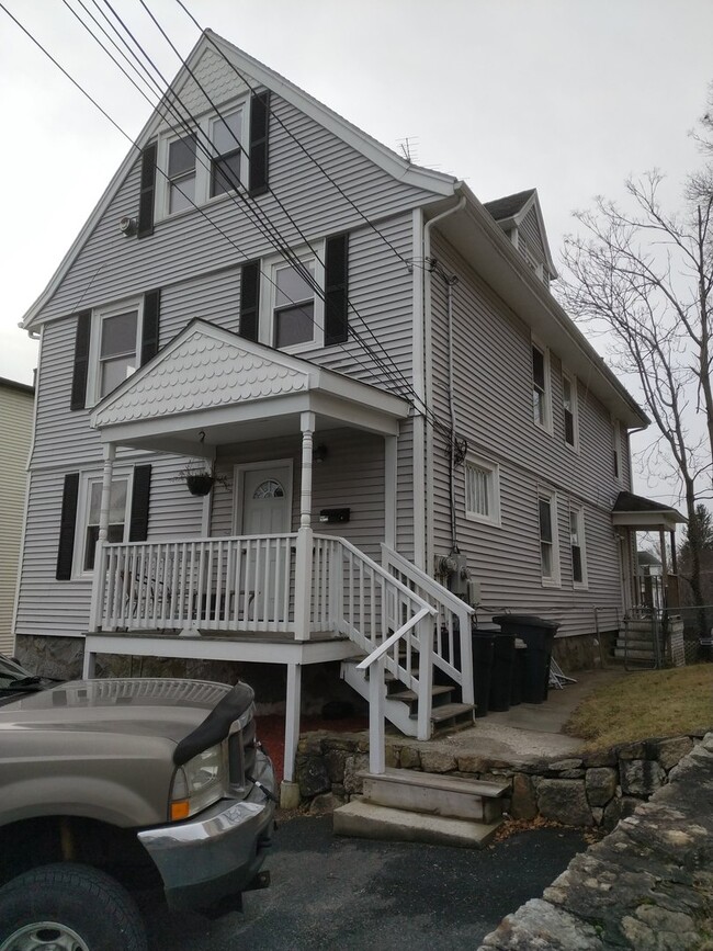 15 Poplar St in Milford, MA - Building Photo - Building Photo