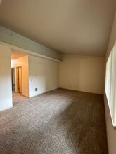 115-Wintercrest Apartments in McMinnville, OR - Building Photo - Interior Photo