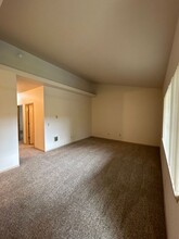 Wintercrest Apartments in McMinnville, OR - Building Photo - Interior Photo