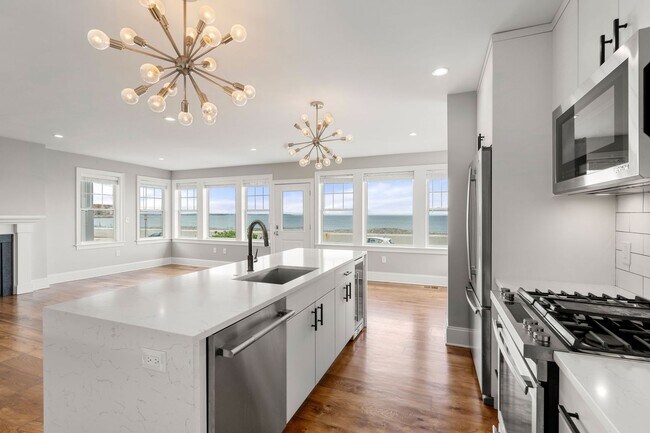 176 Winthrop Shore Dr in Winthrop, MA - Building Photo - Building Photo