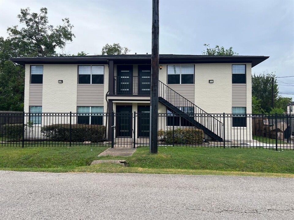 7826 Gladstone St in Houston, TX - Building Photo