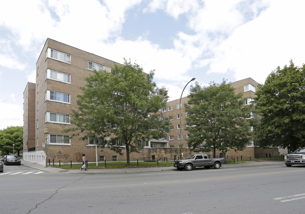 Le Longpre Apartments in Montréal, QC - Building Photo