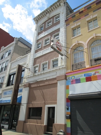 810 N Broad St in Philadelphia, PA - Building Photo