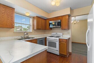 1440 Eliot Trail in Elgin, IL - Building Photo - Building Photo