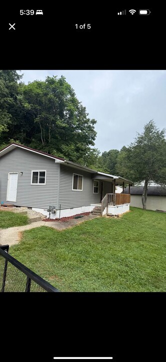 976 Grapevine Rd in Huntington, WV - Building Photo