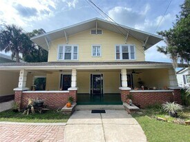 902 S Grove St in Eustis, FL - Building Photo