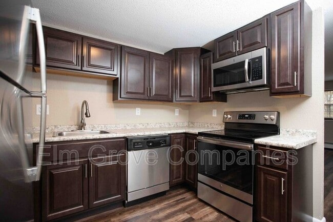 512 W River Rd in Manchester, NH - Building Photo - Building Photo