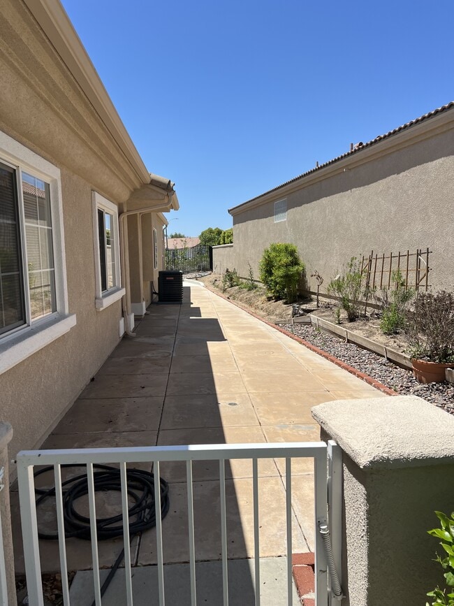 40099 Vía Marisa in Murrieta, CA - Building Photo - Building Photo
