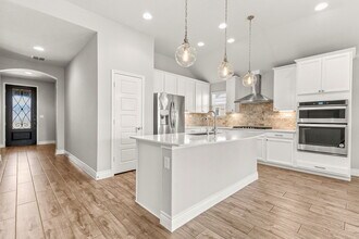 2255 Oak Run Pky in New Braunfels, TX - Foto de edificio - Building Photo