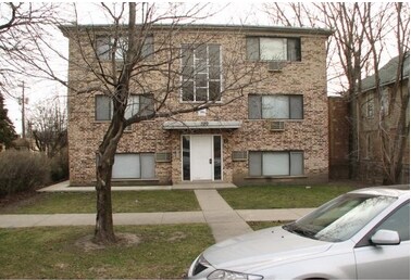 320 Elgin Ave in Forest Park, IL - Foto de edificio