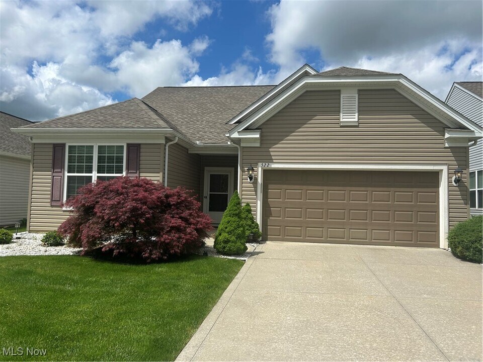 522 Heritage Woods Dr in Copley, OH - Building Photo