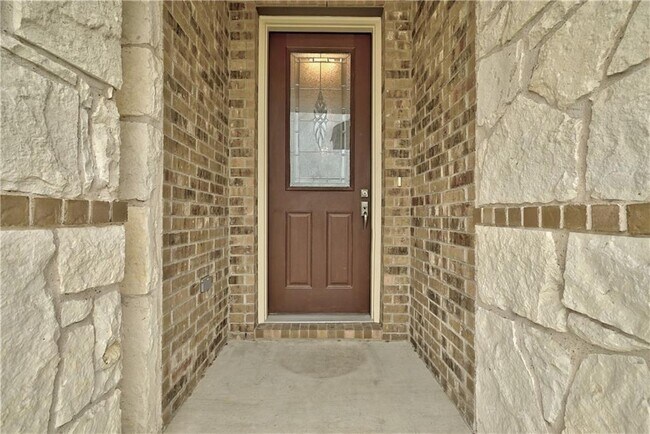 116 W Highfield St in Hutto, TX - Building Photo - Building Photo