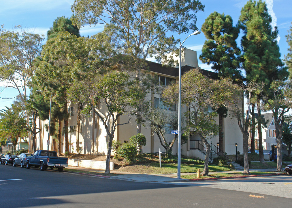 Villa Wilton Apartments in Los Angeles, CA - Building Photo