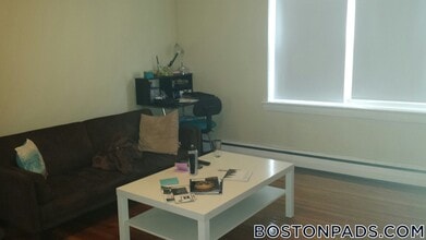 61 Selkirk Rd in Boston, MA - Foto de edificio - Building Photo